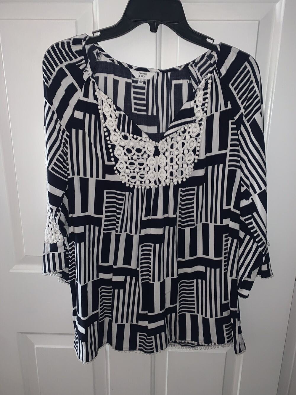 Womens Crown & Ivy Stripe Block Print Tunic Top Navy White Crochet Trim Sz S-EUC